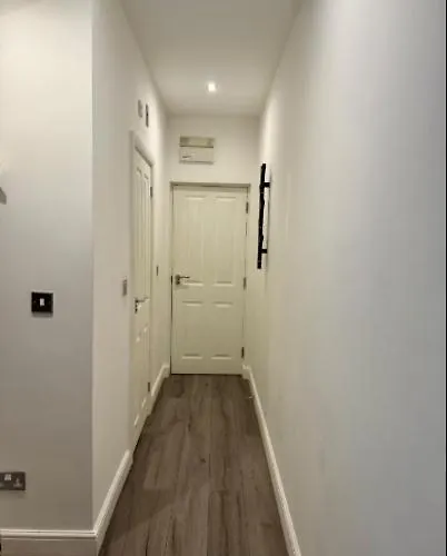 - Offline Bookings On 079-504-13594 * Bradford (West Yorkshire)